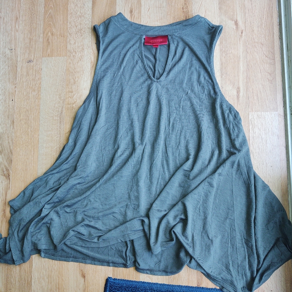 Jennifer Lopez tank top with key hole